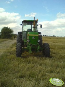 John Deere 4240