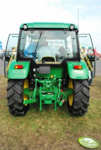 John Deere 5055E