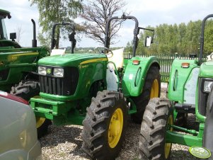 John Deere 5065E