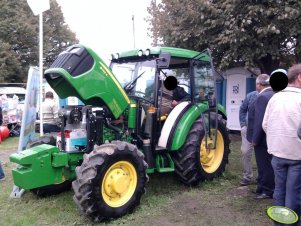 John Deere 5065E