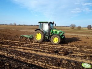 John Deere 5090R + Bomet