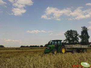 John Deere 5620 + przyczepa