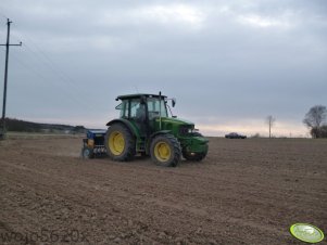 John Deere 5620