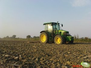 John Deere 5620