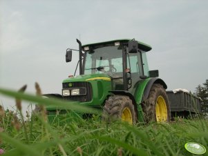 John Deere 5620