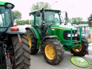 John Deere 5620