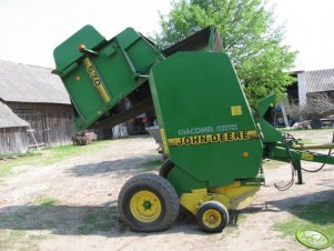 John Deere 570