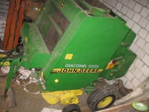 John Deere 570