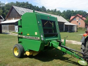 John Deere 570