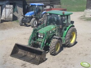 John Deere 5720 i New Holland