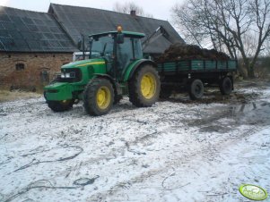 John Deere 5720