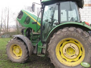 John Deere 5720