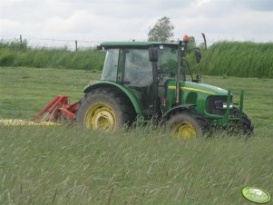 John Deere 5720