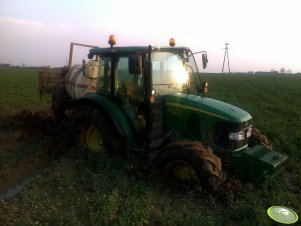 John Deere 5720