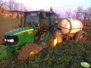 John Deere 5720