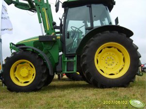 John Deere 5720