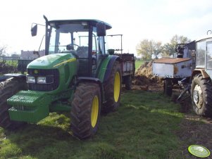 John Deere 5720