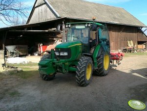 John Deere 5720