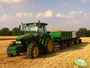 John Deere 5720