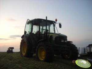 John Deere 5720