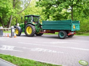 John Deere 5720