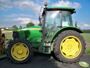 John Deere 5720