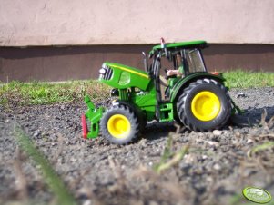 John Deere 5720