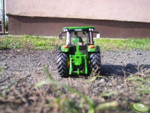 John Deere 5720