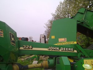 John Deere 572