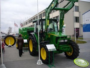 John Deere 5820