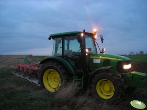 John Deere 5820