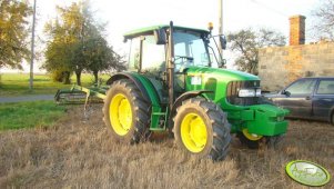 John Deere 5820