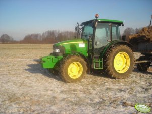 John Deere 5820