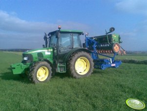 John Deere 5820 