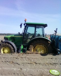 John Deere 5820