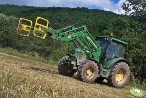 John Deere 5820