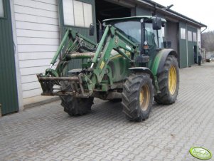 John Deere 5820