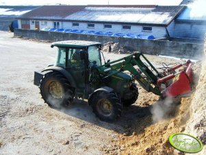 John Deere 5820