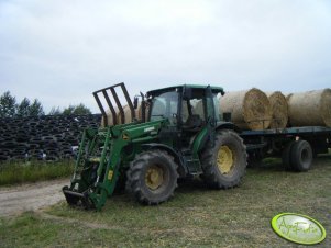 John Deere 5820