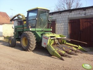 John Deere 5820