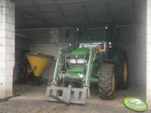 John Deere 5820