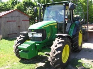 John Deere 5820