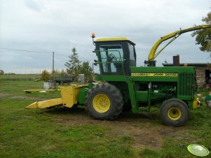 John Deere 5820