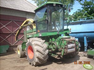 John Deere 5830