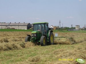 John Deere 6210 i zgrabiarka Krone