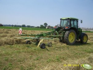 John Deere 6210 i zgrabiarka Krone