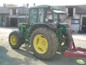 John Deere  6210