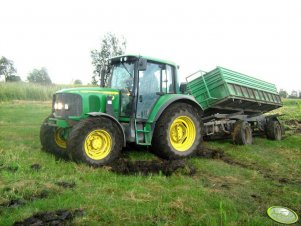 John Deere 6220 + przyczepa