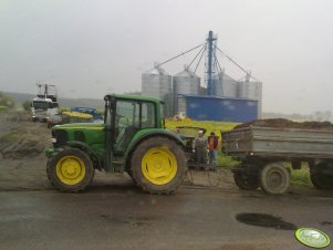 John Deere 6220 