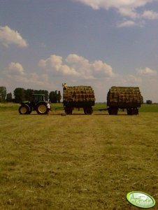 John Deere 6430 z sianem